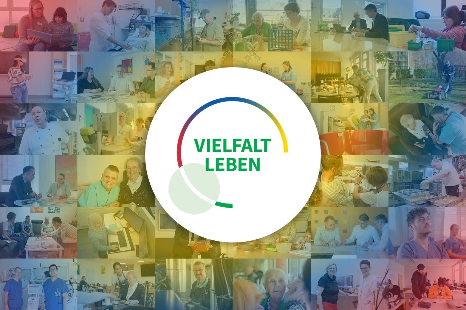 bunt eingefärbte Collage aus Fotos vielfältiger Menschen im Hintergrund, weißer Kreis mit vielfarbigem Logo 